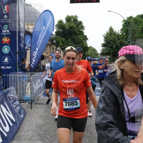 30.06.2024 - hella hamburg halbmarathon Lena Gebhardt http://msf.ph/oto/6676313 30.06.2024 11:11:09 Ziel 1181, 1225, 1335, 1687, 2457, 2607, 3250, 4158, 4517, 5005, 5243, 5735, 6002, 6059, 6158, 6354, 6887, 7052, 7085, 7088, 7243, 7284, 7806, 8780, 8842, 8961, 9076, 9619, 9630, 9869, 9943, 10089, 10878, 11054, 11343, 11405, 11585, 12223, 13466 meine-sportfotos.de