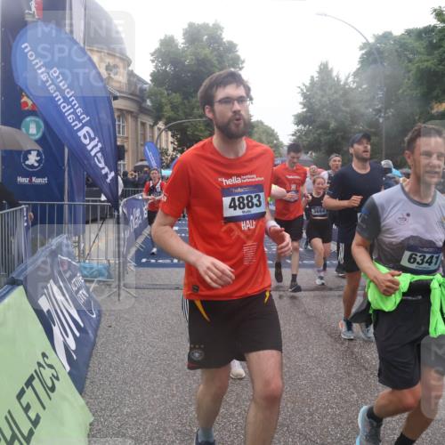 30.06.2024 - hella hamburg halbmarathon Lena Gebhardt http://msf.ph/oto/6676314 30.06.2024 11:44:50 Ziel 771, 796, 1314, 2039, 2884, 2929, 3664, 3665, 4212, 4298, 4883, 5723, 5838, 6341, 6503, 6771, 7203, 7486, 7687, 7688, 8254, 8373, 8420, 8549, 9128, 9136, 9526, 9542, 9913, 10397, 10832, 11327, 11652, 11666, 11775, 11828, 11835, 12092 meine-sportfotos.de