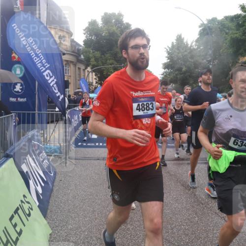 30.06.2024 - hella hamburg halbmarathon Lena Gebhardt http://msf.ph/oto/6676318 30.06.2024 11:44:50 Ziel 771, 796, 1314, 2039, 2884, 2929, 3664, 3665, 4212, 4298, 4883, 5723, 5838, 6341, 6503, 6771, 7203, 7486, 7687, 7688, 8254, 8373, 8420, 8549, 9128, 9136, 9526, 9542, 9913, 10397, 10832, 11327, 11652, 11666, 11775, 11828, 11835, 12092 meine-sportfotos.de