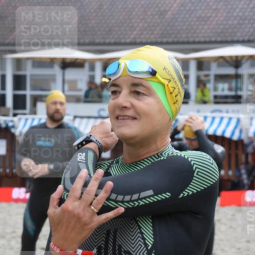 04.08.2024 - OstseeMan Strokosch-Dieckow http://msf.ph/oto/6680270 04.08.2024 06:50:22 Bevor dem Schwimmen  meine-sportfotos.de
