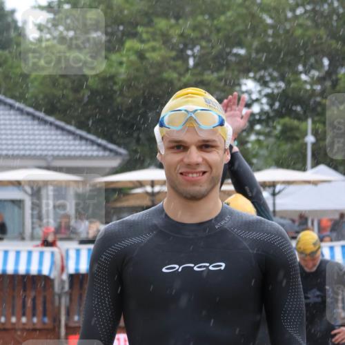 04.08.2024 - OstseeMan Strokosch-Dieckow http://msf.ph/oto/6680295 04.08.2024 06:51:01 Bevor dem Schwimmen  meine-sportfotos.de