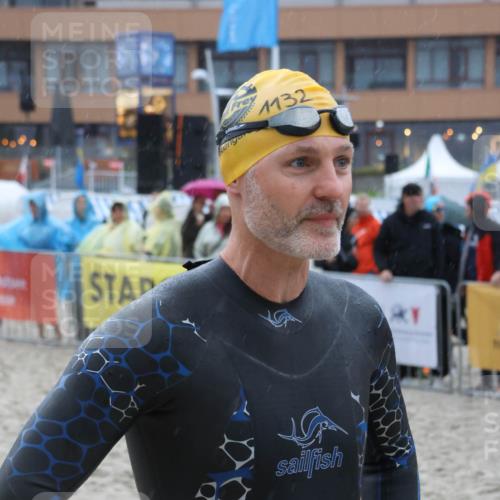 04.08.2024 - OstseeMan Strokosch-Dieckow http://msf.ph/oto/6680316 04.08.2024 06:51:30 Bevor dem Schwimmen  meine-sportfotos.de