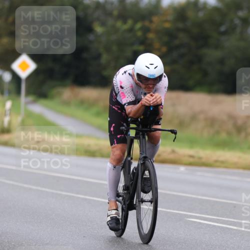 04.08.2024 - OstseeMan Fuchs,  Jonas http://msf.ph/oto/6708336 04.08.2024 10:43:09 Radfahren 228, 377, 404, 405, 414, 471, 514, 550, 609, 777, 1101 meine-sportfotos.de