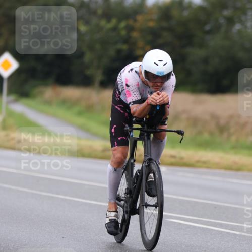 04.08.2024 - OstseeMan Fuchs,  Jonas http://msf.ph/oto/6708339 04.08.2024 10:43:09 Radfahren 228, 377, 404, 405, 414, 471, 514, 550, 609, 777, 1101 meine-sportfotos.de