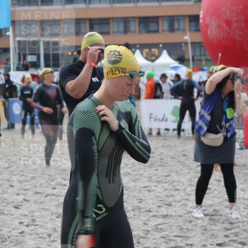 04.08.2024 - OstseeMan H.Heesch http://msf.ph/oto/6710710 04.08.2024 06:50:15 Bevor dem Schwimmen  meine-sportfotos.de