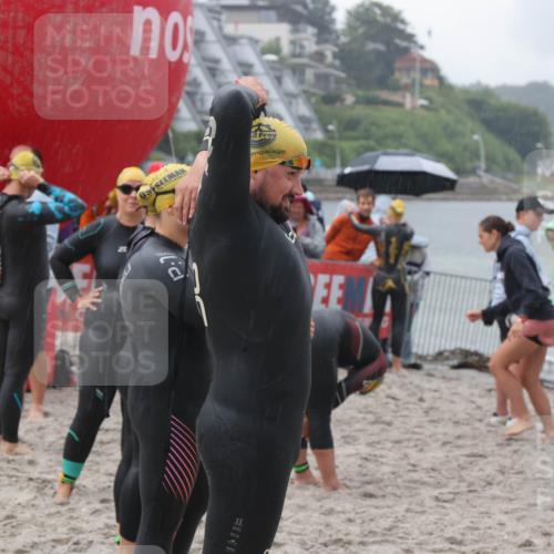 04.08.2024 - OstseeMan H.Heesch http://msf.ph/oto/6710735 04.08.2024 06:50:56 Bevor dem Schwimmen  meine-sportfotos.de