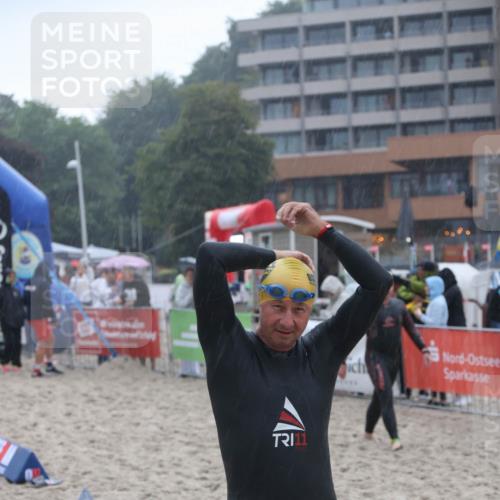 04.08.2024 - OstseeMan H.Heesch http://msf.ph/oto/6710741 04.08.2024 06:51:06 Bevor dem Schwimmen  meine-sportfotos.de