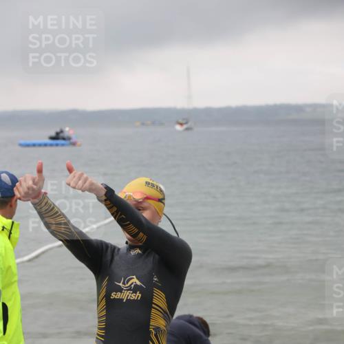 04.08.2024 - OstseeMan H.Heesch http://msf.ph/oto/6710768 04.08.2024 06:53:10 Bevor dem Schwimmen  meine-sportfotos.de