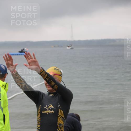 04.08.2024 - OstseeMan H.Heesch http://msf.ph/oto/6710771 04.08.2024 06:53:10 Bevor dem Schwimmen  meine-sportfotos.de