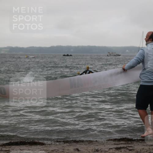 04.08.2024 - OstseeMan H.Heesch http://msf.ph/oto/6710793 04.08.2024 06:55:13 Bevor dem Schwimmen  meine-sportfotos.de