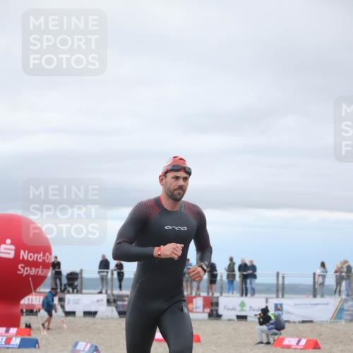 04.08.2024 - OstseeMan H.Heesch http://msf.ph/oto/6711893 04.08.2024 07:50:59 Schwimmen 26, 132, 141 meine-sportfotos.de
