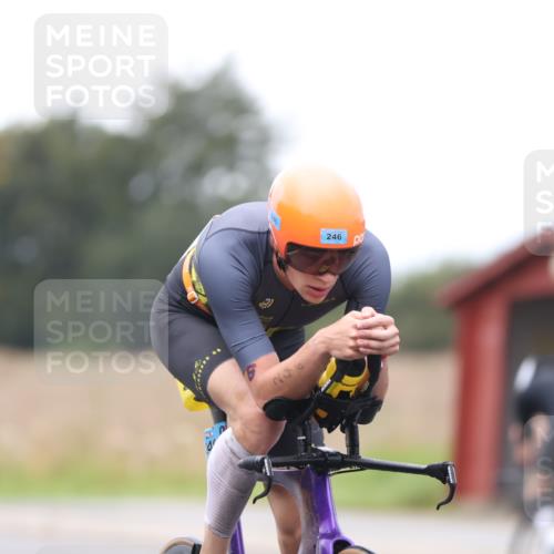 04.08.2024 - OstseeMan Fuchs,  Jonas http://msf.ph/oto/6734988 04.08.2024 11:11:36 Radfahren 88, 151, 246, 537, 694, 704, 742, 759, 821, 1235, 1239, 1273, 1289 meine-sportfotos.de