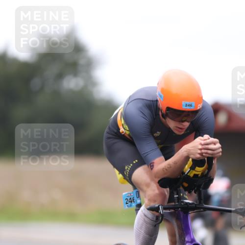 04.08.2024 - OstseeMan Fuchs,  Jonas http://msf.ph/oto/6734993 04.08.2024 11:11:36 Radfahren 88, 151, 246, 537, 694, 704, 742, 759, 821, 1235, 1239, 1273, 1289 meine-sportfotos.de