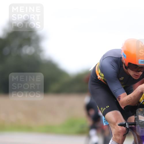 04.08.2024 - OstseeMan Fuchs,  Jonas http://msf.ph/oto/6734997 04.08.2024 11:11:36 Radfahren 88, 151, 246, 537, 694, 704, 742, 759, 821, 1235, 1239, 1273, 1289 meine-sportfotos.de