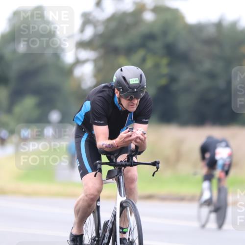 04.08.2024 - OstseeMan Fuchs,  Jonas http://msf.ph/oto/6735015 04.08.2024 11:11:38 Radfahren 88, 151, 246, 649, 704, 742, 759, 821, 1235, 1239, 1273, 1289 meine-sportfotos.de