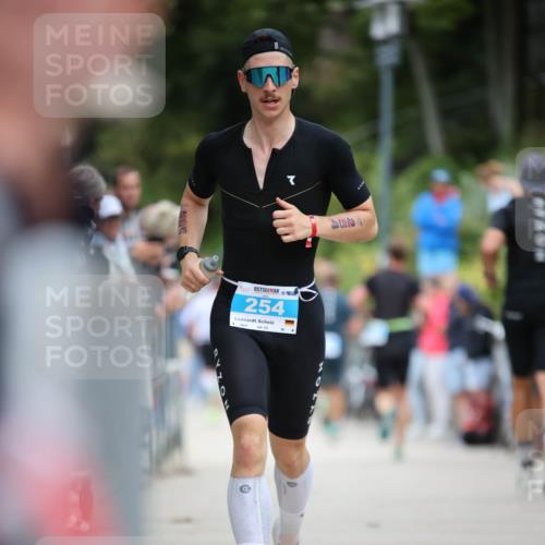 04.08.2024 - OstseeMan H.Heesch http://msf.ph/oto/6738031 04.08.2024 13:04:26 Laufen 229, 254, 301, 305, 393, 490, 595, 1252 meine-sportfotos.de