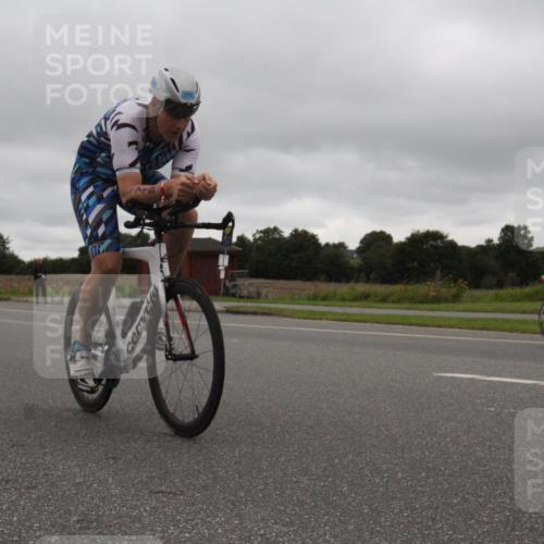 04.08.2024 - OstseeMan Fuchs,  Jonas http://msf.ph/oto/6742157 04.08.2024 12:21:22 Radfahren 21, 77, 261, 521, 682, 715, 814, 834, 908, 954 meine-sportfotos.de
