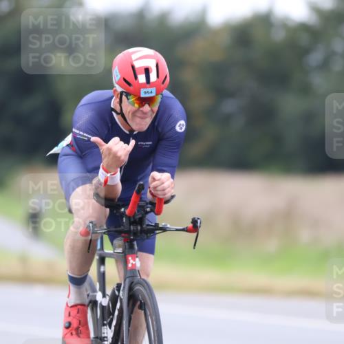 04.08.2024 - OstseeMan Fuchs,  Jonas http://msf.ph/oto/6748929 04.08.2024 12:21:25 Radfahren 21, 77, 91, 261, 521, 682, 715, 822, 834, 908, 954 meine-sportfotos.de