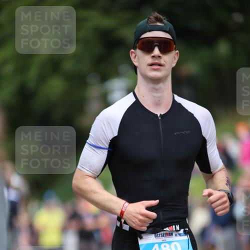 04.08.2024 - OstseeMan H.Heesch http://msf.ph/oto/6758124 04.08.2024 13:32:39 Laufen 135, 291, 308, 310, 342, 393, 396, 426, 457, 470, 480, 527, 659, 660, 763, 1121, 1124, 1278 meine-sportfotos.de