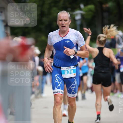 04.08.2024 - OstseeMan H.Heesch http://msf.ph/oto/6761786 04.08.2024 13:51:24 Laufen 346, 363, 376, 481, 483, 525, 573, 653, 727, 741, 751, 809, 836, 839, 944, 1130, 1160, 1231 meine-sportfotos.de