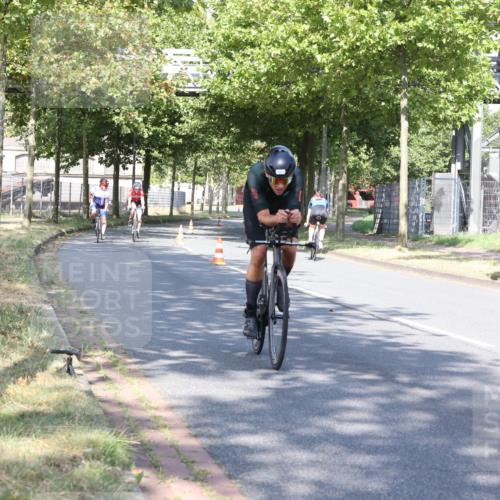 11.08.2024 - GEWOBA Citytriathlon Bremen H.Heesch http://msf.ph/oto/6767690 11.08.2024 10:18:53 Radfahren 1, 8, 82, 85 meine-sportfotos.de