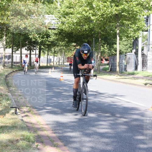 11.08.2024 - GEWOBA Citytriathlon Bremen H.Heesch http://msf.ph/oto/6767691 11.08.2024 10:18:53 Radfahren 1, 8, 82, 85 meine-sportfotos.de