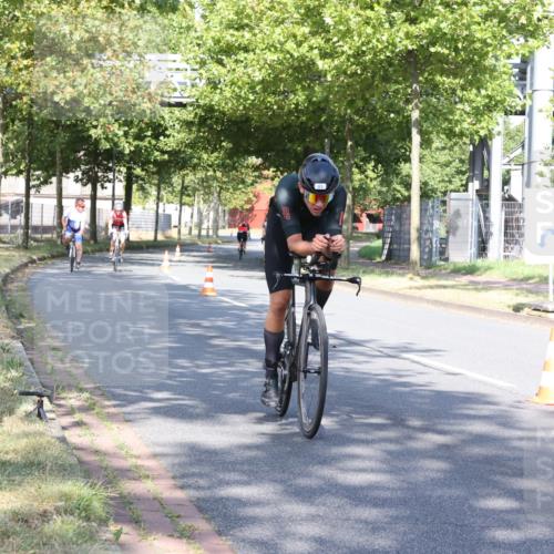 11.08.2024 - GEWOBA Citytriathlon Bremen H.Heesch http://msf.ph/oto/6767692 11.08.2024 10:18:53 Radfahren 1, 8, 82, 85 meine-sportfotos.de