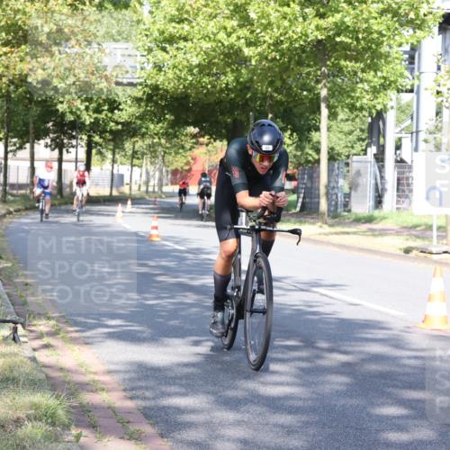 11.08.2024 - GEWOBA Citytriathlon Bremen H.Heesch http://msf.ph/oto/6767693 11.08.2024 10:18:53 Radfahren 1, 8, 82, 85 meine-sportfotos.de