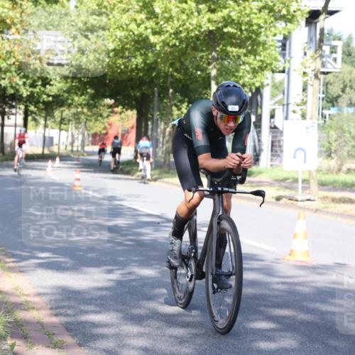 11.08.2024 - GEWOBA Citytriathlon Bremen H.Heesch http://msf.ph/oto/6767696 11.08.2024 10:18:53 Radfahren 1, 8, 82, 85 meine-sportfotos.de