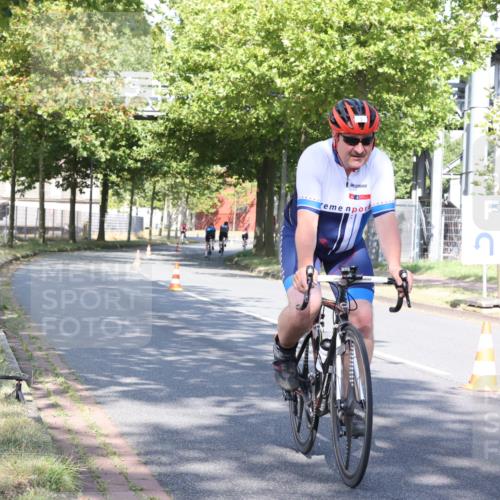 11.08.2024 - GEWOBA Citytriathlon Bremen H.Heesch http://msf.ph/oto/6767706 11.08.2024 10:18:56 Radfahren 1, 8, 82, 85, 96 meine-sportfotos.de