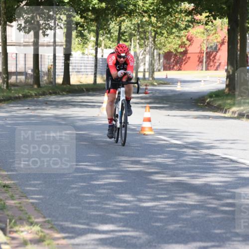 11.08.2024 - GEWOBA Citytriathlon Bremen H.Heesch http://msf.ph/oto/6767710 11.08.2024 10:19:04 Radfahren 1, 82, 85, 96 meine-sportfotos.de