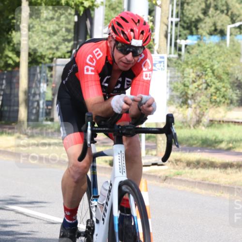 11.08.2024 - GEWOBA Citytriathlon Bremen H.Heesch http://msf.ph/oto/6767719 11.08.2024 10:19:05 Radfahren 1, 82, 85, 96 meine-sportfotos.de