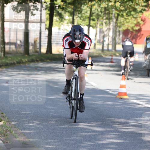 11.08.2024 - GEWOBA Citytriathlon Bremen H.Heesch http://msf.ph/oto/6767728 11.08.2024 10:20:29 Radfahren 16 meine-sportfotos.de