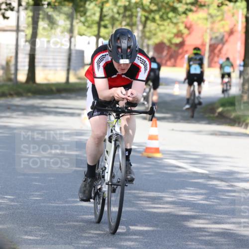 11.08.2024 - GEWOBA Citytriathlon Bremen H.Heesch http://msf.ph/oto/6767731 11.08.2024 10:20:30 Radfahren 16 meine-sportfotos.de