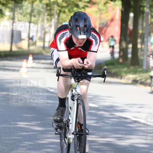 11.08.2024 - GEWOBA Citytriathlon Bremen H.Heesch http://msf.ph/oto/6767732 11.08.2024 10:20:30 Radfahren 16 meine-sportfotos.de
