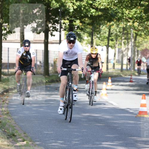 11.08.2024 - GEWOBA Citytriathlon Bremen H.Heesch http://msf.ph/oto/6767735 11.08.2024 10:20:47 Radfahren 7, 11, 20, 45, 52, 92 meine-sportfotos.de