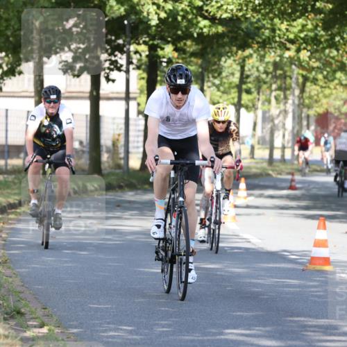 11.08.2024 - GEWOBA Citytriathlon Bremen H.Heesch http://msf.ph/oto/6767736 11.08.2024 10:20:47 Radfahren 7, 11, 20, 45, 52, 92 meine-sportfotos.de