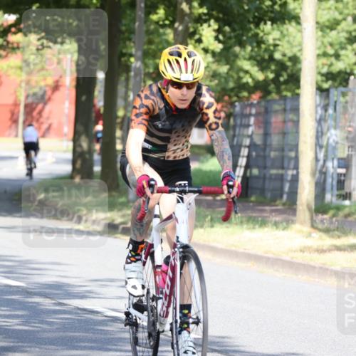 11.08.2024 - GEWOBA Citytriathlon Bremen H.Heesch http://msf.ph/oto/6767741 11.08.2024 10:20:49 Radfahren 4, 7, 11, 20, 45, 52, 87, 92 meine-sportfotos.de