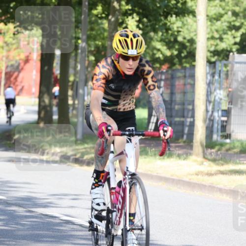 11.08.2024 - GEWOBA Citytriathlon Bremen H.Heesch http://msf.ph/oto/6767742 11.08.2024 10:20:49 Radfahren 4, 7, 11, 20, 45, 52, 87, 92 meine-sportfotos.de