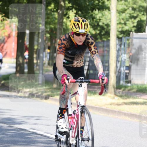11.08.2024 - GEWOBA Citytriathlon Bremen H.Heesch http://msf.ph/oto/6767743 11.08.2024 10:20:49 Radfahren 4, 7, 11, 20, 45, 52, 87, 92 meine-sportfotos.de