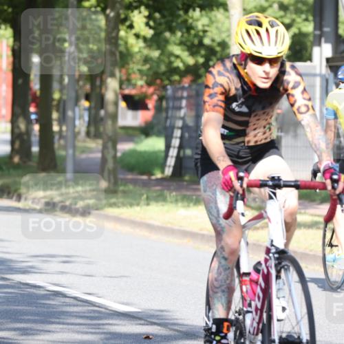 11.08.2024 - GEWOBA Citytriathlon Bremen H.Heesch http://msf.ph/oto/6767745 11.08.2024 10:20:49 Radfahren 4, 7, 11, 20, 45, 52, 87, 92 meine-sportfotos.de