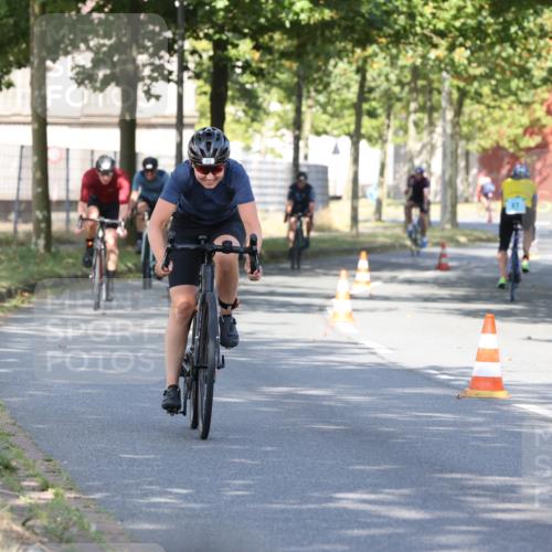 11.08.2024 - GEWOBA Citytriathlon Bremen H.Heesch http://msf.ph/oto/6767746 11.08.2024 10:20:53 Radfahren 4, 7, 11, 20, 45, 52, 58, 87, 92 meine-sportfotos.de