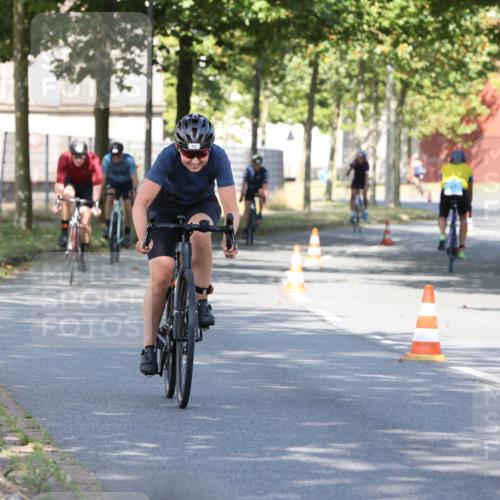 11.08.2024 - GEWOBA Citytriathlon Bremen H.Heesch http://msf.ph/oto/6767748 11.08.2024 10:20:54 Radfahren 4, 7, 11, 20, 45, 52, 58, 87, 92 meine-sportfotos.de