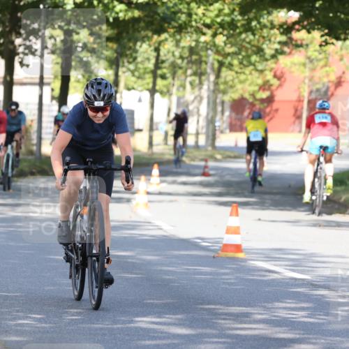 11.08.2024 - GEWOBA Citytriathlon Bremen H.Heesch http://msf.ph/oto/6767749 11.08.2024 10:20:54 Radfahren 4, 7, 11, 20, 45, 52, 58, 87, 92 meine-sportfotos.de