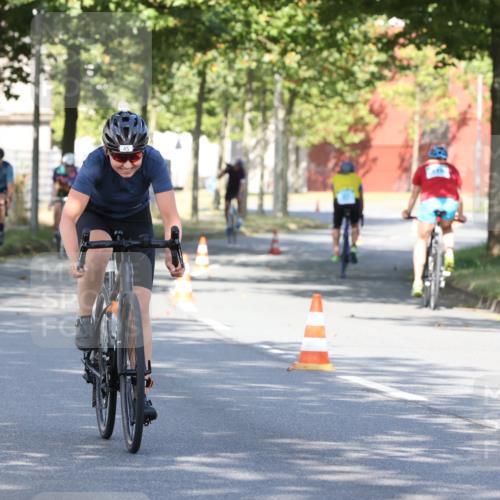 11.08.2024 - GEWOBA Citytriathlon Bremen H.Heesch http://msf.ph/oto/6767750 11.08.2024 10:20:54 Radfahren 4, 7, 11, 20, 45, 52, 58, 87, 92 meine-sportfotos.de