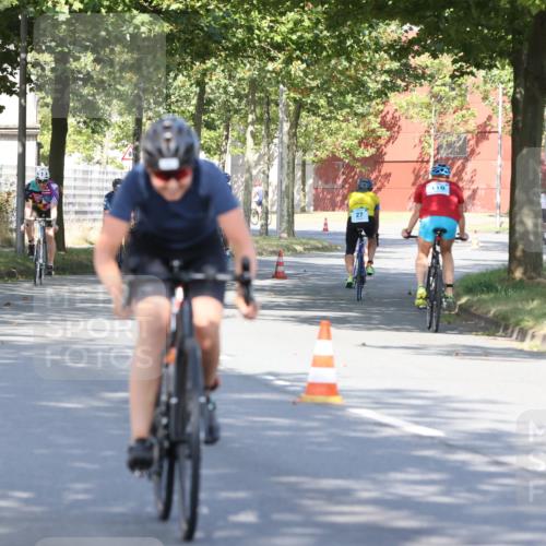 11.08.2024 - GEWOBA Citytriathlon Bremen H.Heesch http://msf.ph/oto/6767751 11.08.2024 10:20:54 Radfahren 4, 7, 11, 20, 45, 52, 58, 87, 92 meine-sportfotos.de