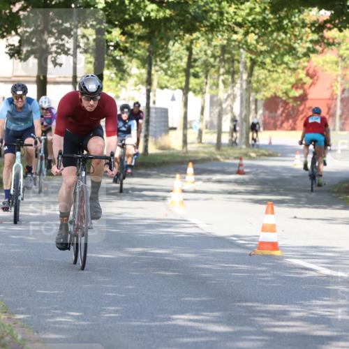 11.08.2024 - GEWOBA Citytriathlon Bremen H.Heesch http://msf.ph/oto/6767752 11.08.2024 10:20:56 Radfahren 4, 7, 11, 20, 45, 52, 58, 87, 92 meine-sportfotos.de