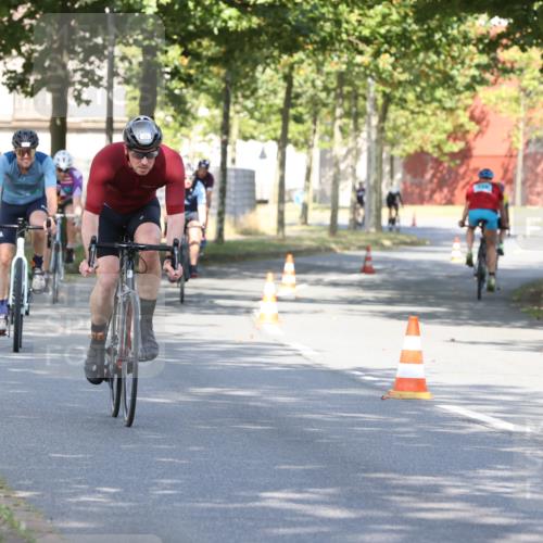 11.08.2024 - GEWOBA Citytriathlon Bremen H.Heesch http://msf.ph/oto/6767753 11.08.2024 10:20:56 Radfahren 4, 7, 11, 20, 45, 52, 58, 87, 92 meine-sportfotos.de