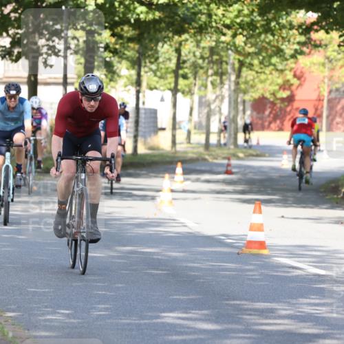 11.08.2024 - GEWOBA Citytriathlon Bremen H.Heesch http://msf.ph/oto/6767754 11.08.2024 10:20:56 Radfahren 4, 7, 11, 20, 45, 52, 58, 87, 92 meine-sportfotos.de