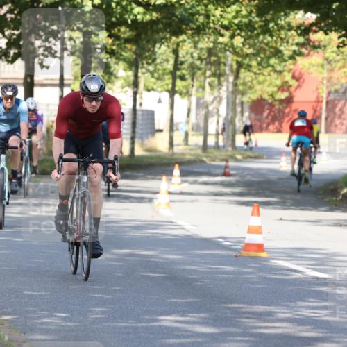 11.08.2024 - GEWOBA Citytriathlon Bremen H.Heesch http://msf.ph/oto/6767755 11.08.2024 10:20:56 Radfahren 4, 7, 11, 20, 45, 52, 58, 87, 92 meine-sportfotos.de
